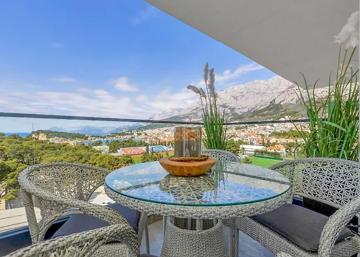 Luxury Sea View With Pool Апартаменти Макарська