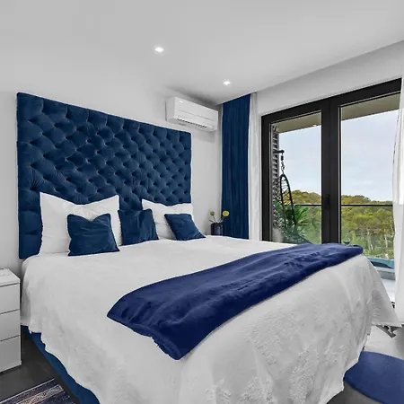 Апартаменты Luxury Sea View With Pool *