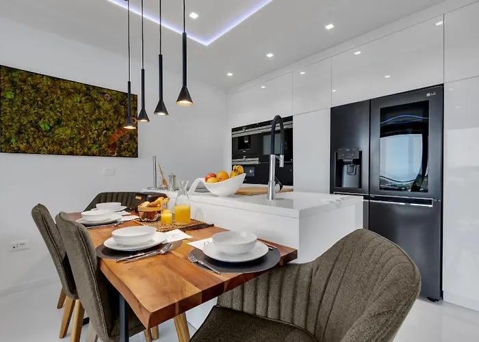 Apartman Luxury Sea View With Pool Makarska